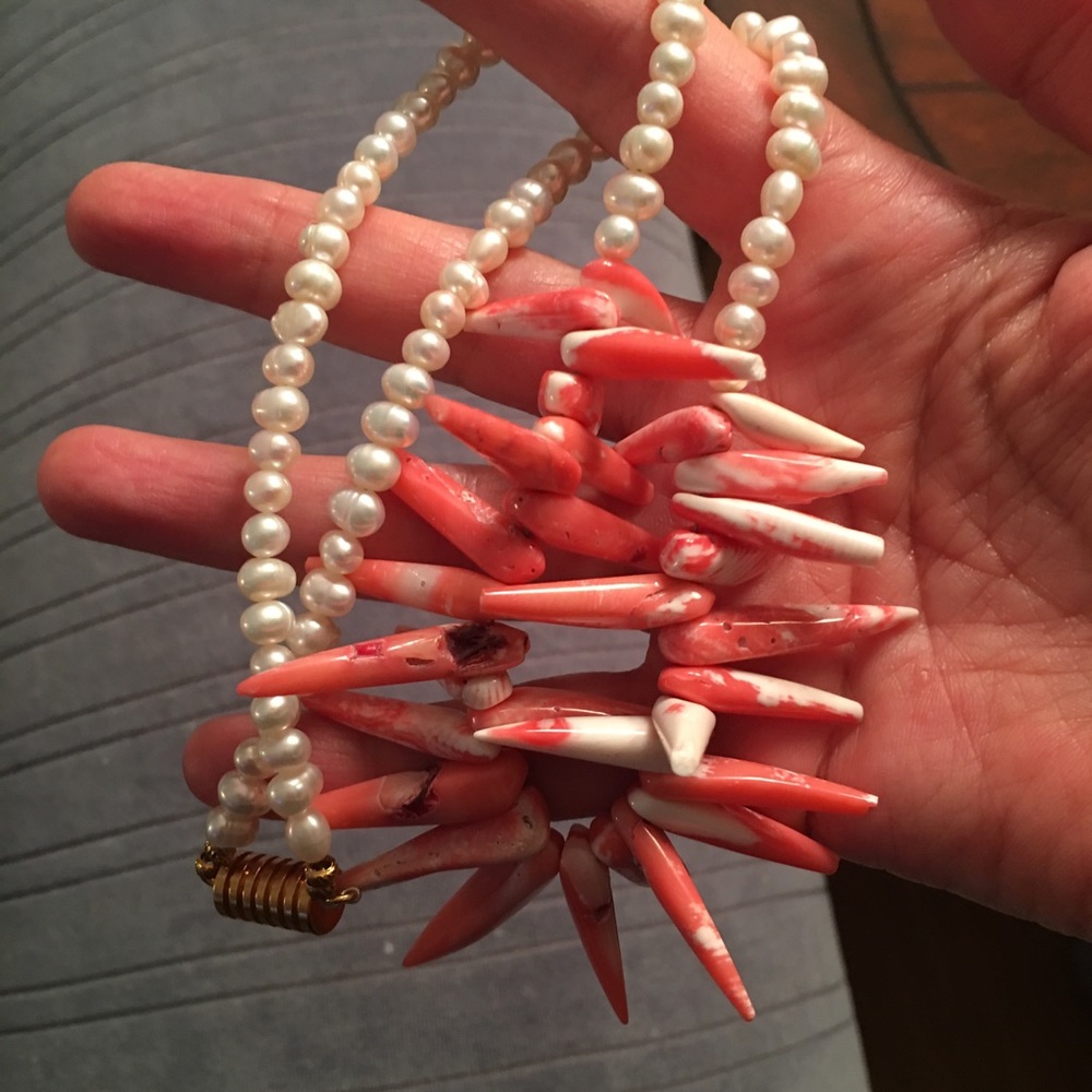 Pink coral & cultured freshwater pearl necklace - Picture 2 of 8